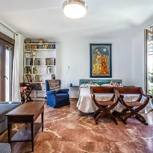 Con Patio Cordobes En San Basilio & Parking Apartment